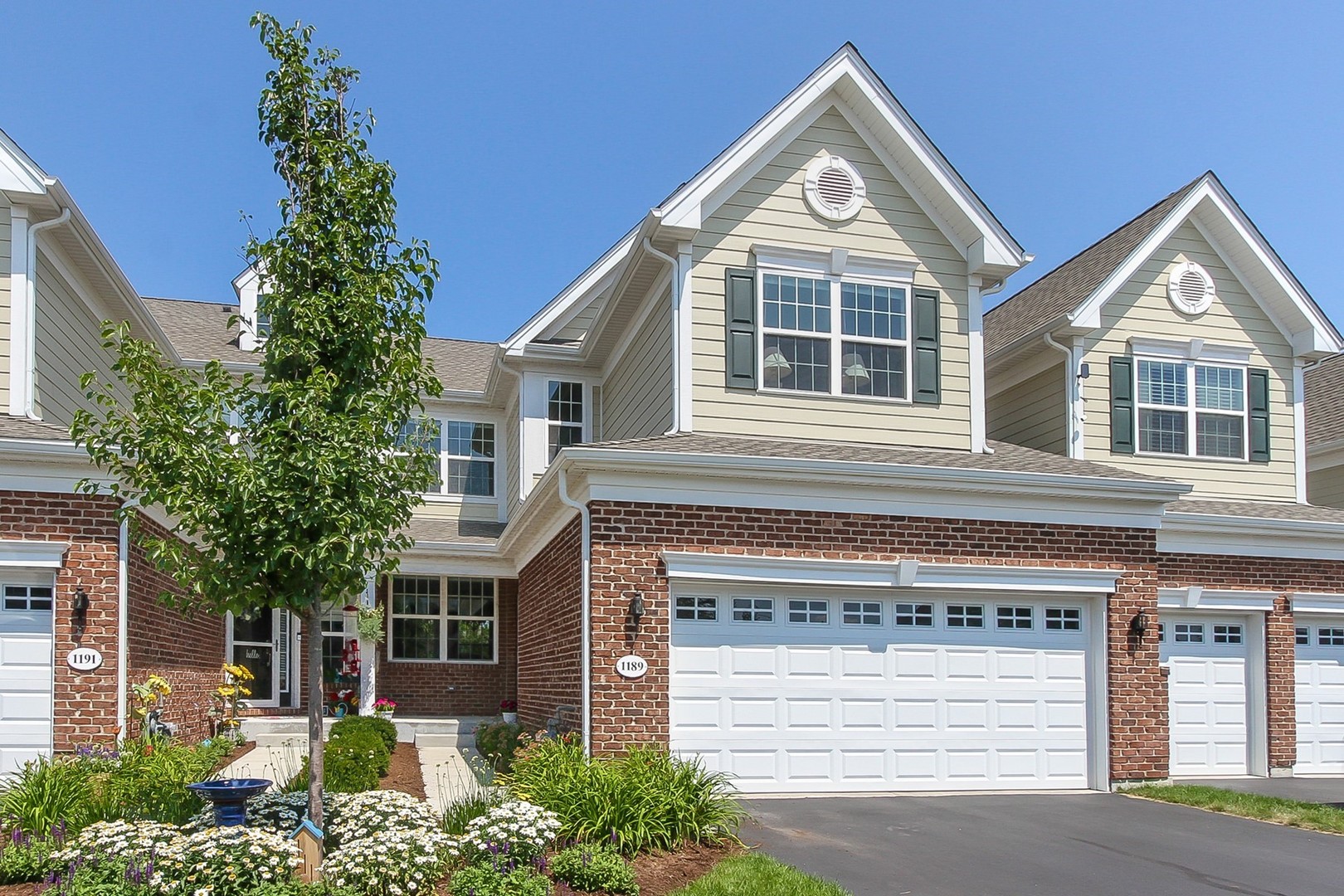 1189 Falcon Ridge Drive Elgin, IL 60124 - Photo 1 of 25