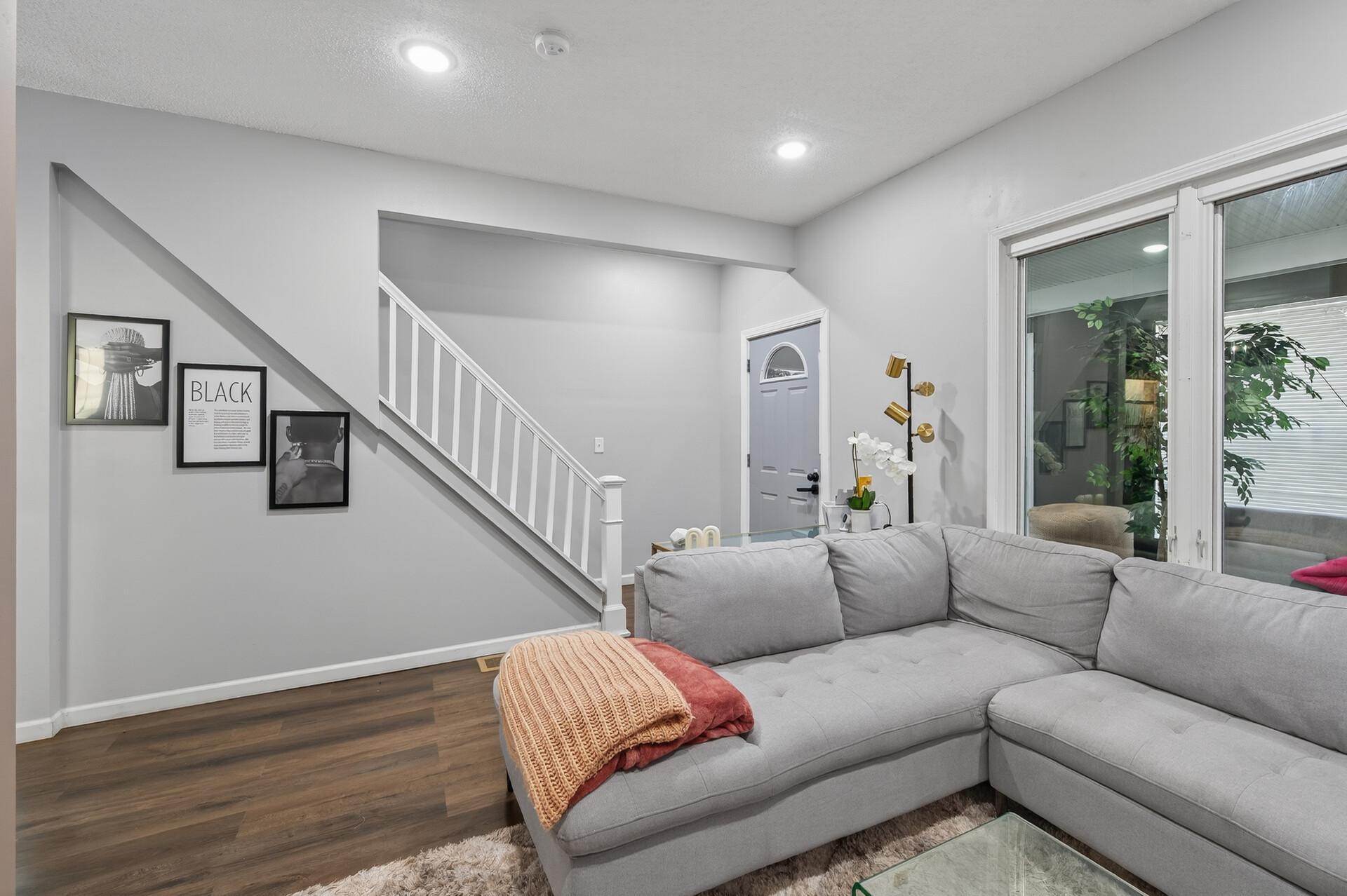 884 Westminster Street St. Paul, MN 55130 - Photo 4 of 30