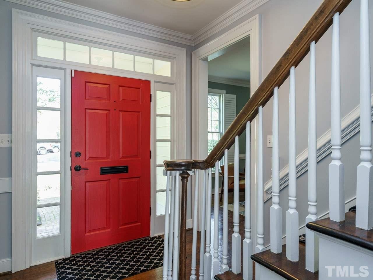 2347 Hales Road Raleigh, NC 27608 - Photo 3 of 29