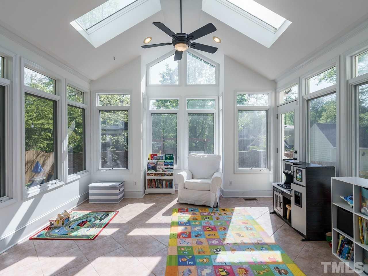 2347 Hales Road Raleigh, NC 27608 - Photo 10 of 29