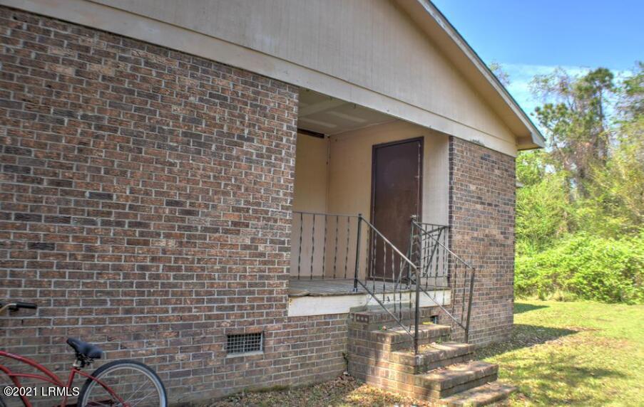 25 Harding Street, Unit B Beaufort, SC 29902 - Photo 3 of 12 3