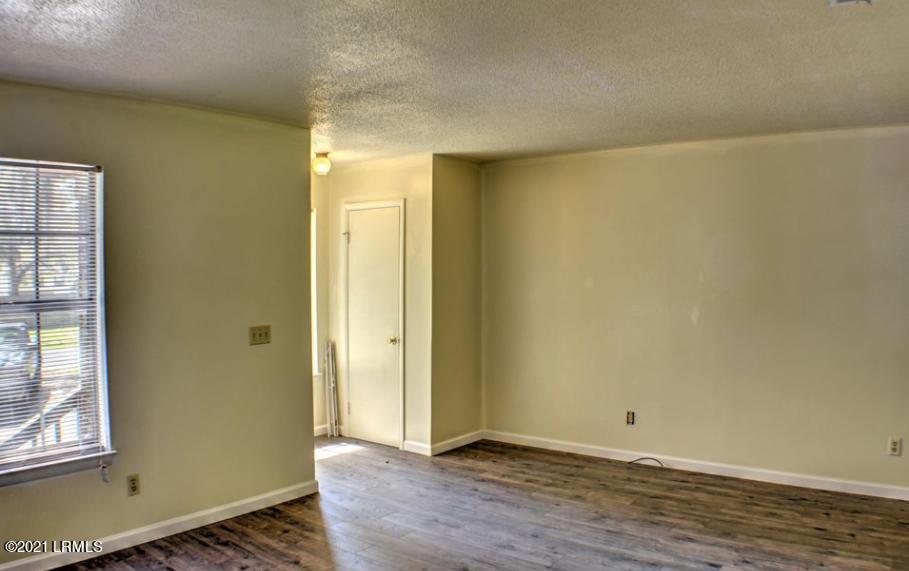 25 Harding Street, Unit B Beaufort, SC 29902 - Photo 5 of 12 5