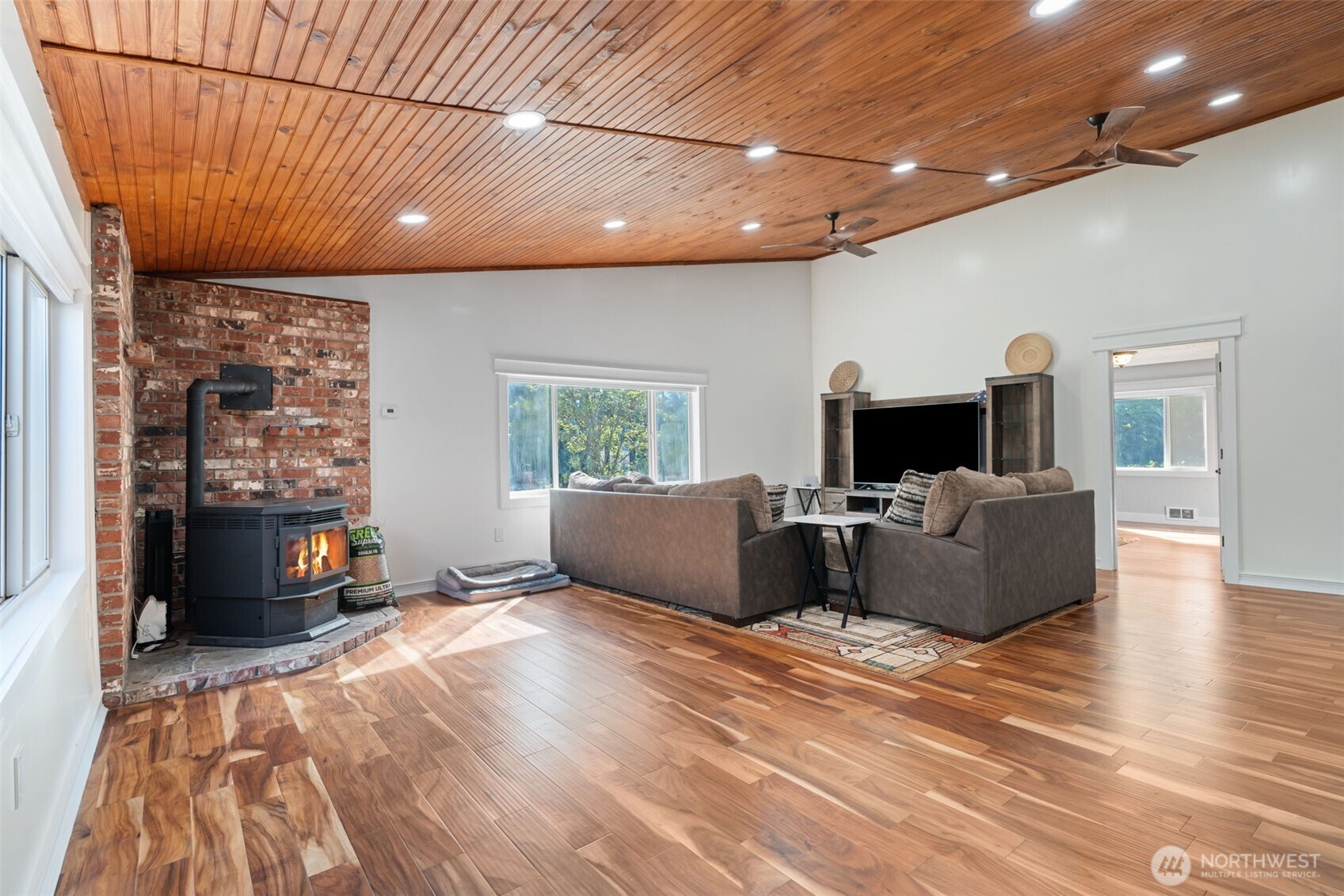 106 Pattee Road Chehalis, WA 98532 - Photo 11 of 40 a living room with furniture and a flat screen tv