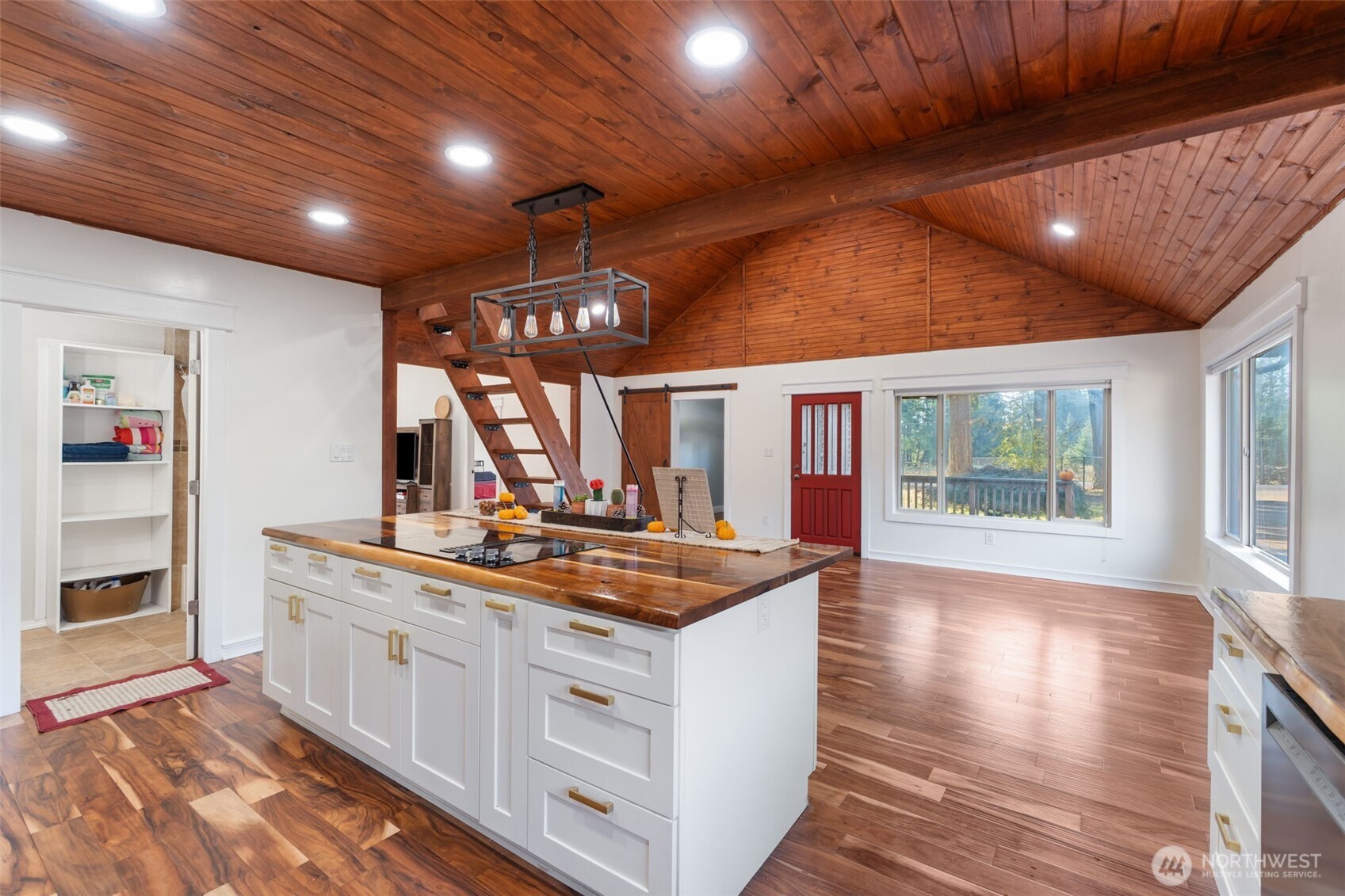 106 Pattee Road Chehalis, WA 98532 - Photo 12 of 40 a kitchen with kitchen island granite countertop a stove and a wooden floors