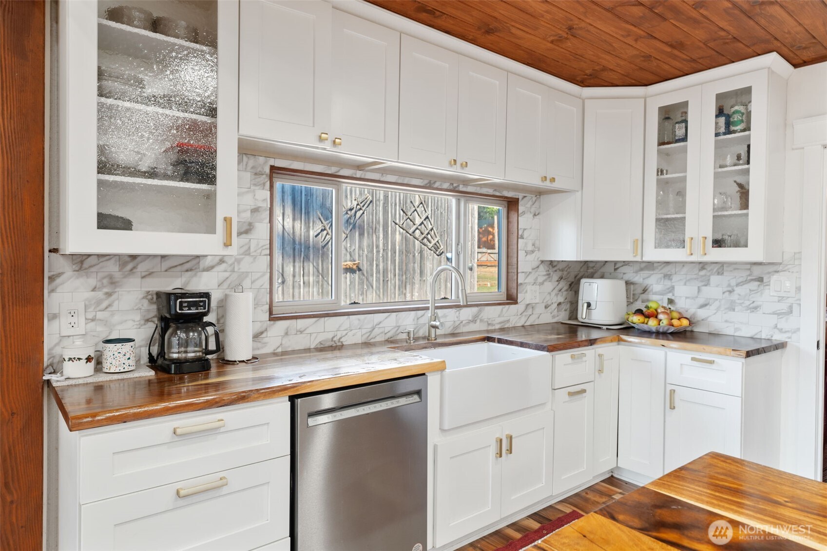 106 Pattee Road Chehalis, WA 98532 - Photo 15 of 40 a kitchen with cabinets appliances and a sink