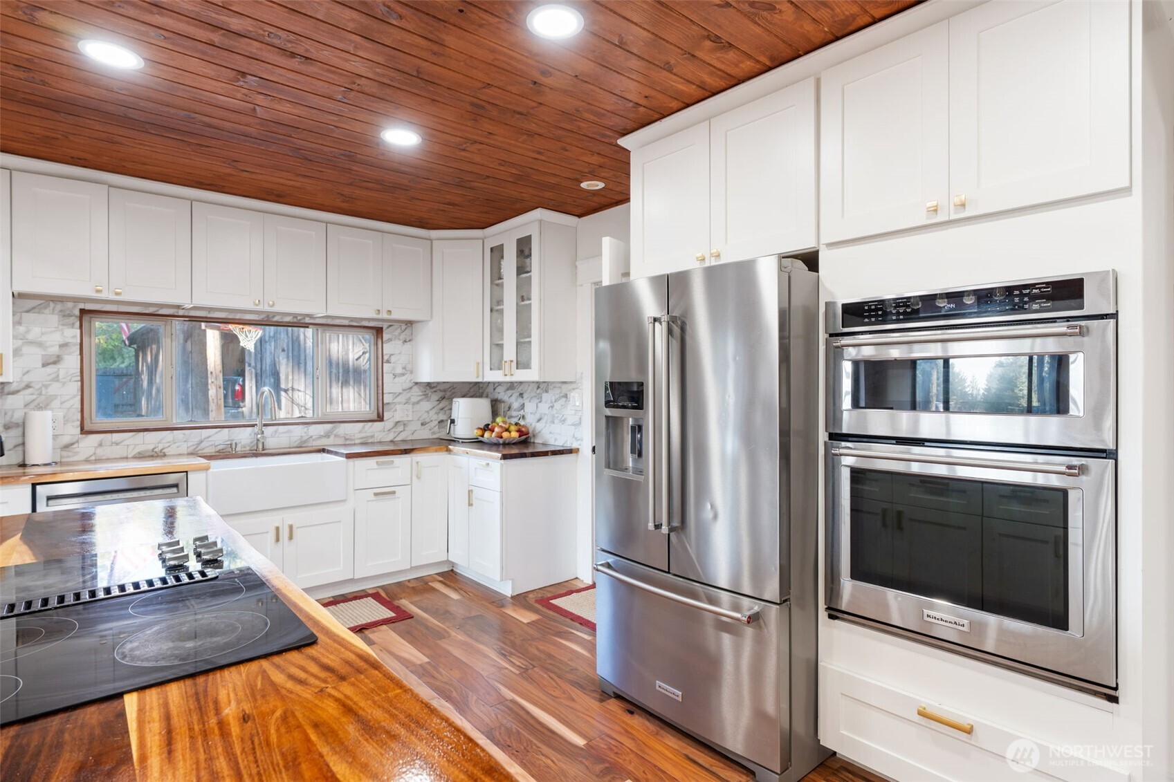 106 Pattee Road Chehalis, WA 98532 - Photo 17 of 40 a kitchen with stainless steel appliances a stove a sink and a refrigerator