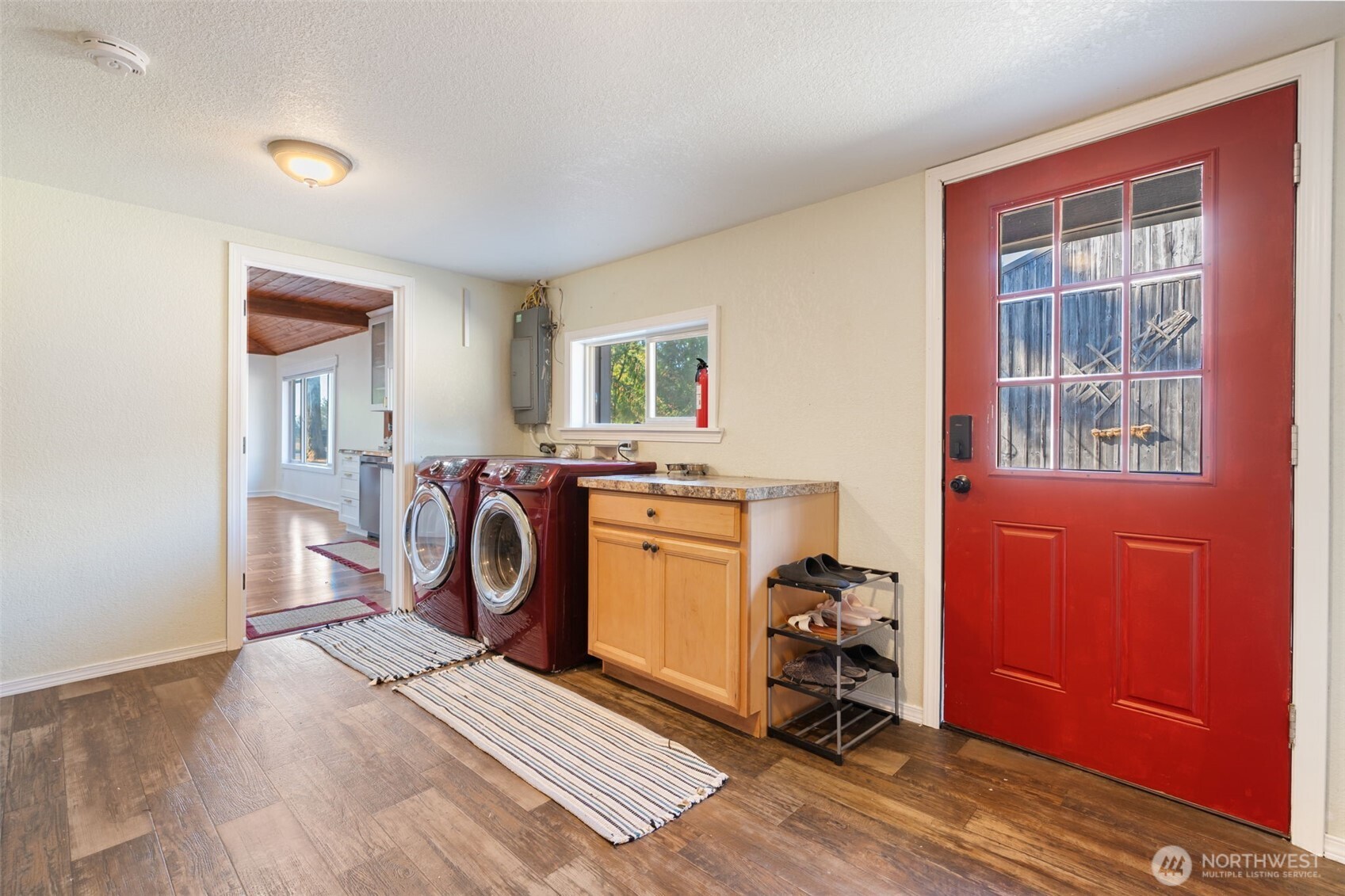 106 Pattee Road Chehalis, WA 98532 - Photo 19 of 40 a view of workspace with furniture and windows