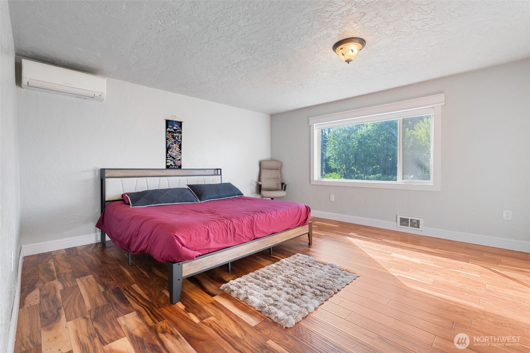 106 Pattee Road Chehalis, WA 98532 - Photo 21 of 40 a bed sitting in a bedroom next to a window