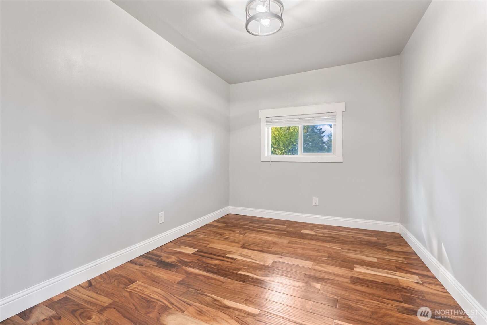 106 Pattee Road Chehalis, WA 98532 - Photo 22 of 40 an empty room with a window