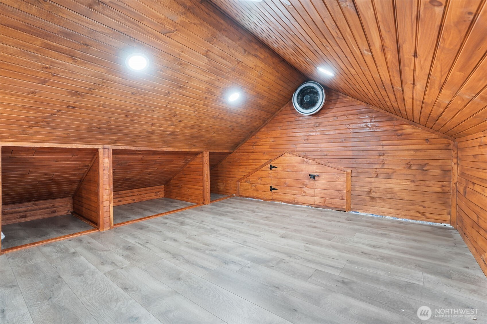 106 Pattee Road Chehalis, WA 98532 - Photo 24 of 40 a view of an empty room with a ceiling fan