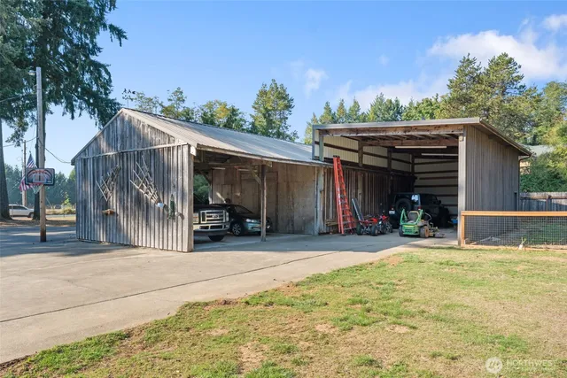 a view of a dinning table and chairs in the patio
