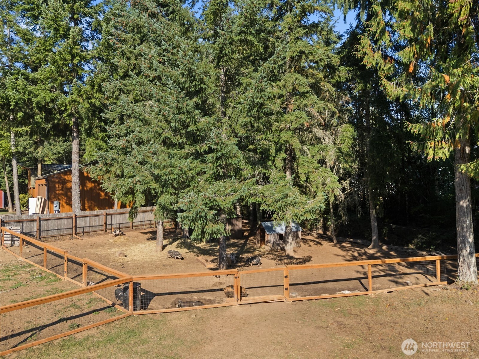106 Pattee Road Chehalis, WA 98532 - Photo 34 of 40 a view of a patio with a table and chairs