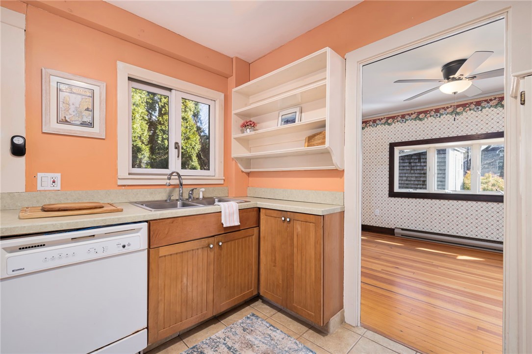 65 Coronado Street Jamestown, RI 02835 - Photo 12 of 42