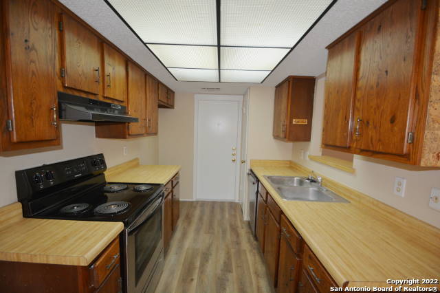 9231 Ridge Town San Antonio, TX 78250 - Photo 4 of 13