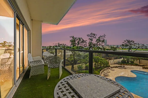 $595,000 | 2929 Buffalo Speedway, Unit A301, Houston, TX 77098