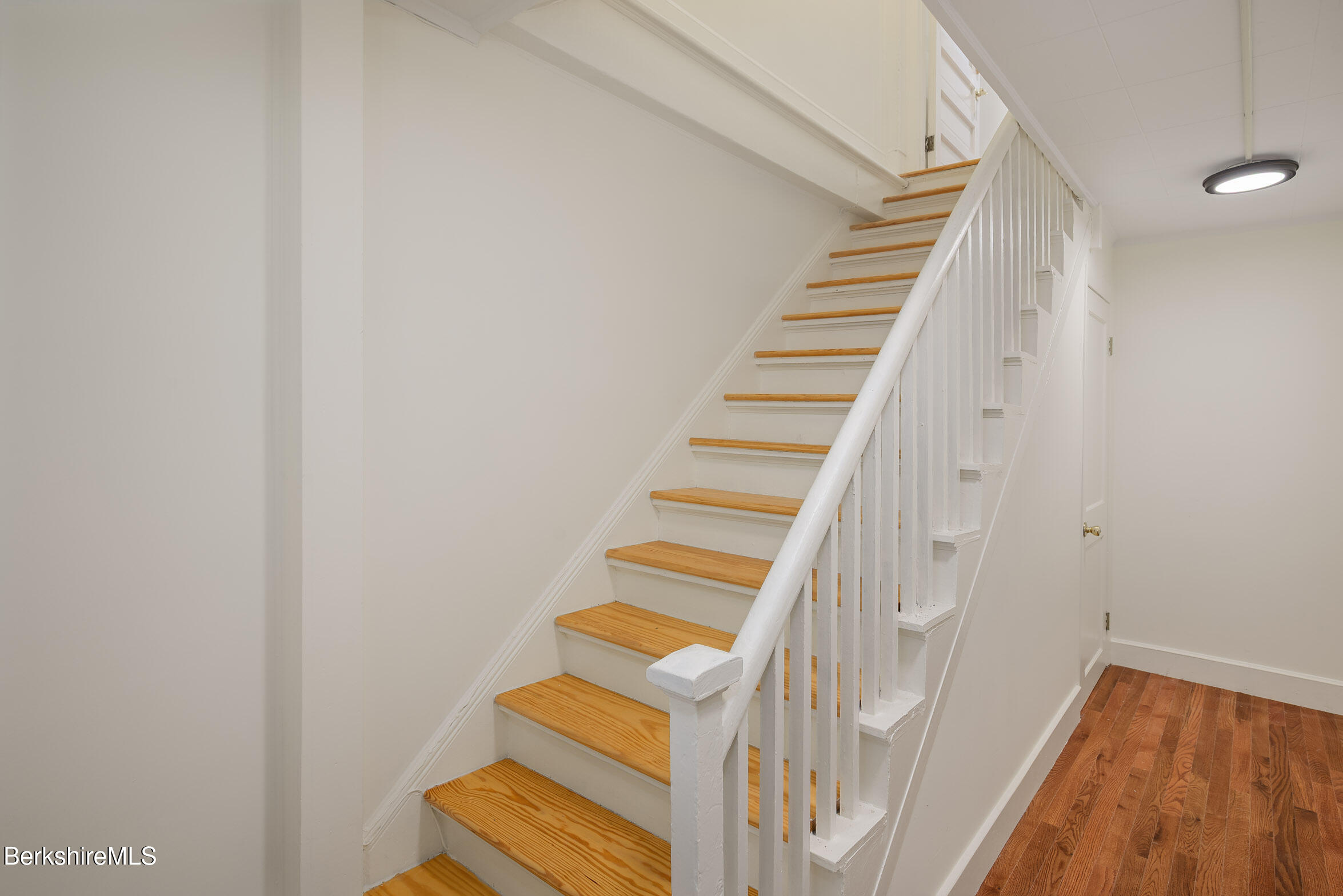 83 Chestnut Street, Unit UPPR North Adams, MA 01247 - Photo 3 of 23 Common Hall