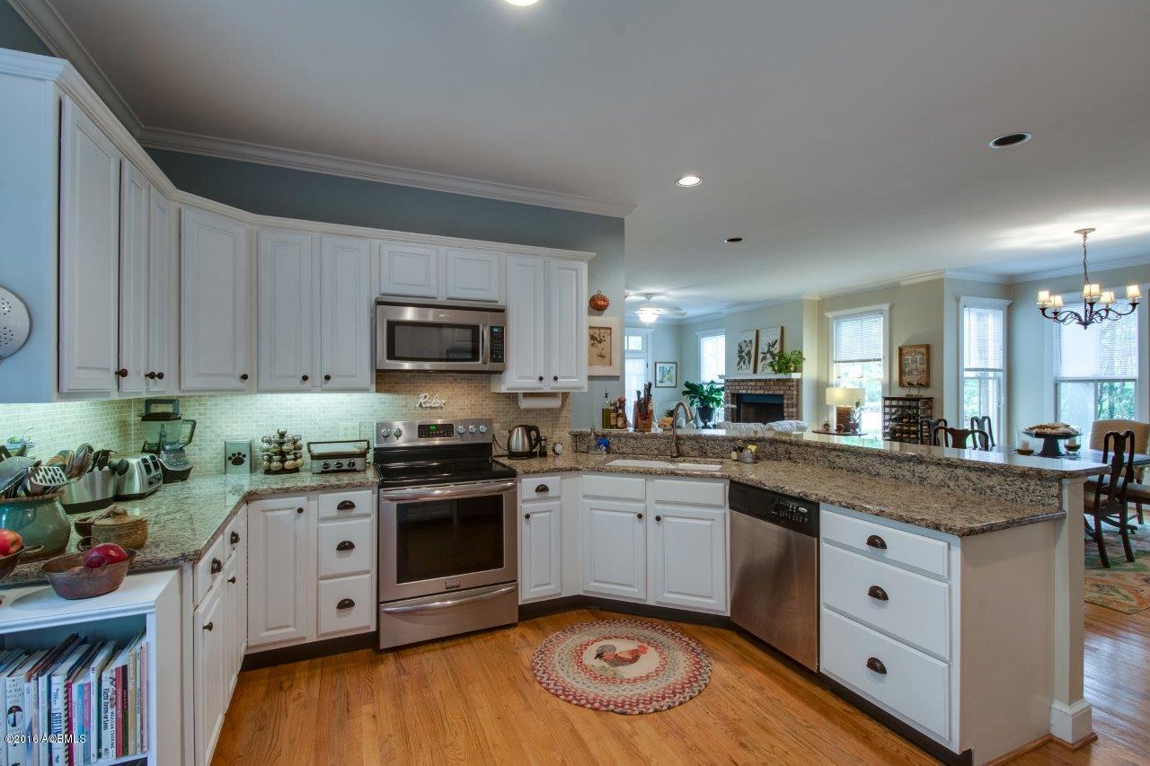 27 Newpoint Road Beaufort, SC 29907 - Photo 8 of 25 08