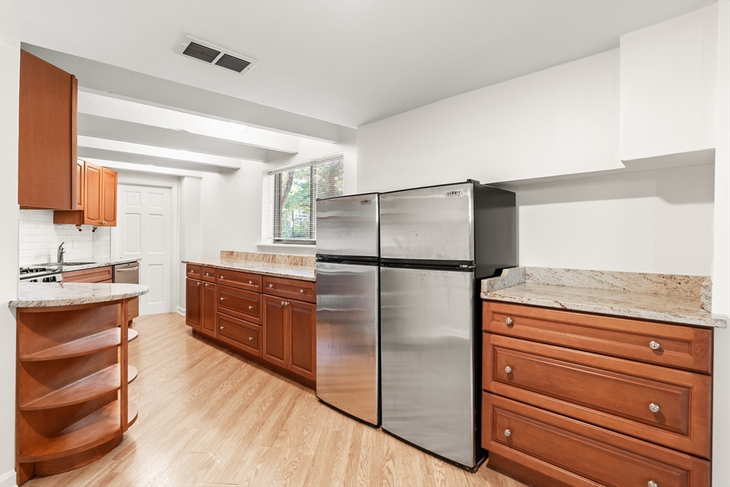 120 Beaconsfield Road, Unit T1 Brookline, MA 02445 - Photo 11 of 29