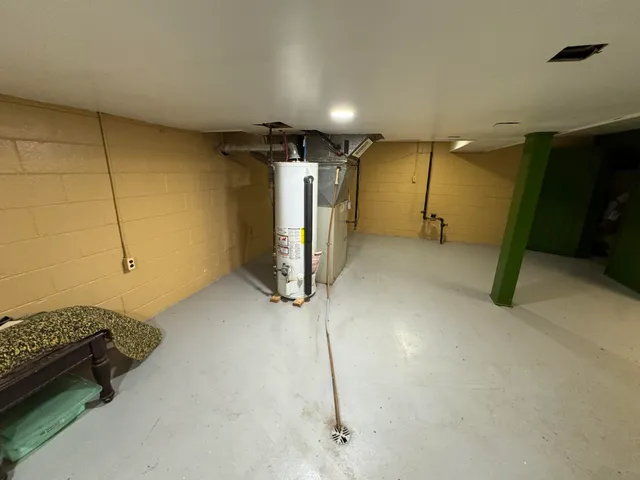 $174,900 | 20290 Woodmont Street, Harper Woods, MI 48225