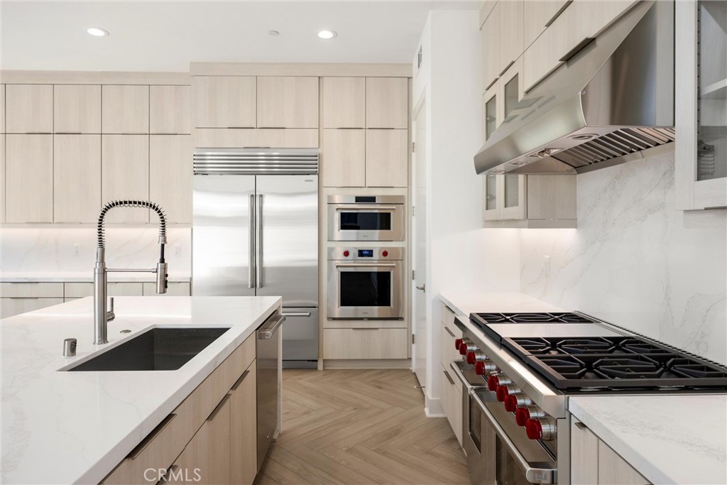 164 Apron Irvine, CA 92618 - Photo 21 of 67 a kitchen with stainless steel appliances granite countertop a sink stove and refrigerator