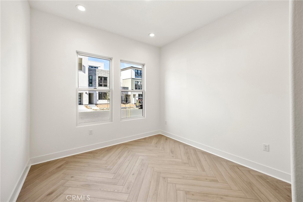 164 Apron Irvine, CA 92618 - Photo 7 of 67 an empty room with windows