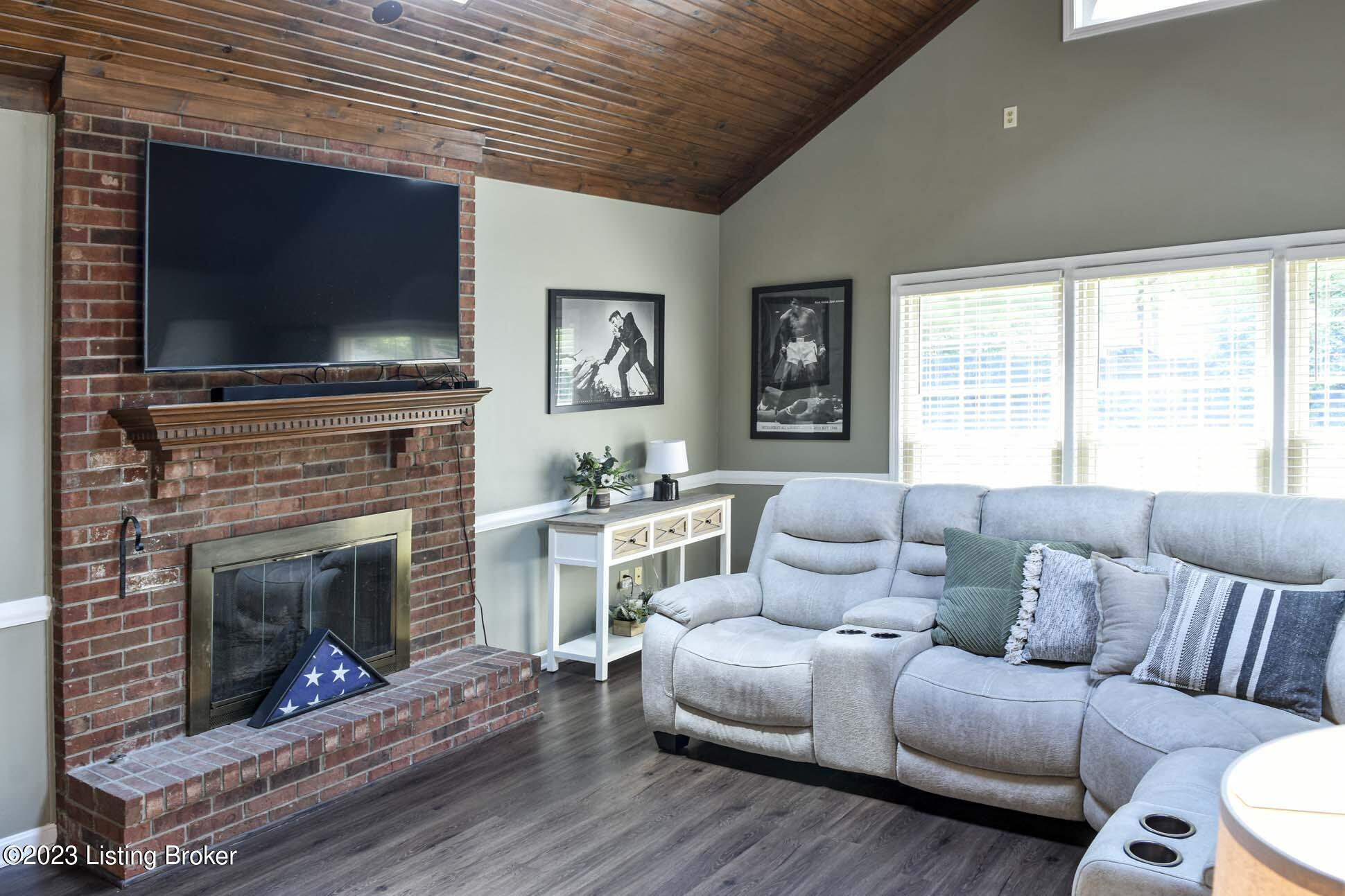 7208 Edcoe Road Louisville, KY 40228 - Photo 25 of 87 Great Room