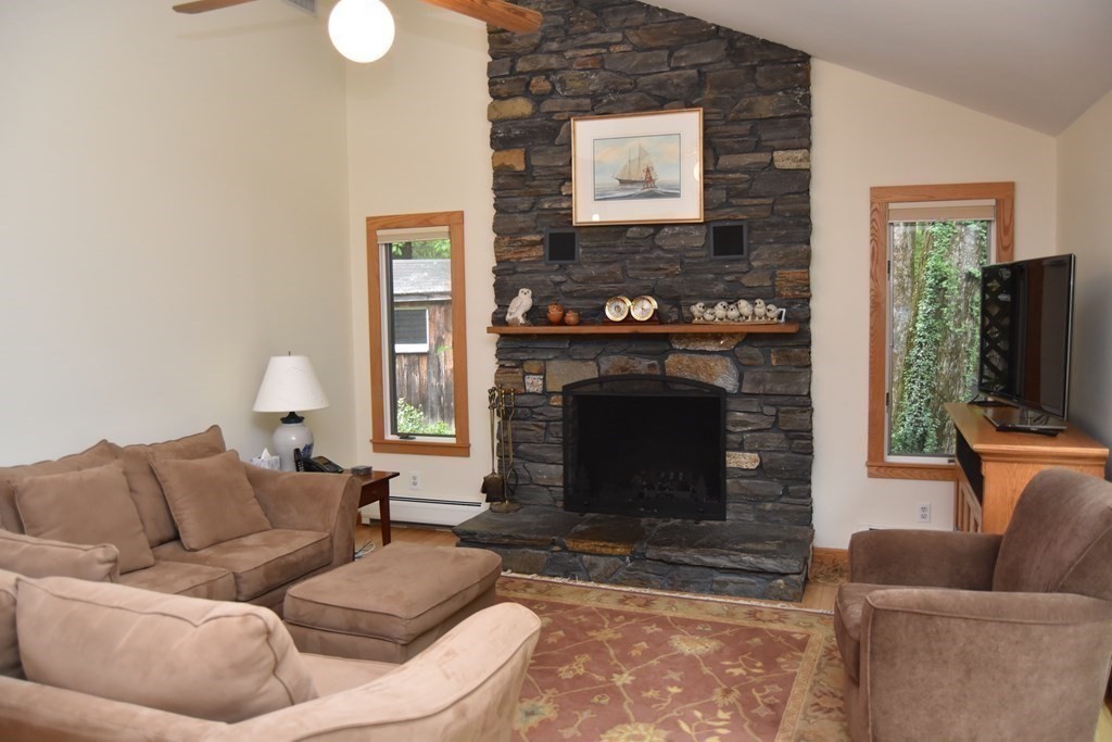 538 Market Hill Road Amherst, MA 01002 - Photo 5 of 42 Gallery Image 5