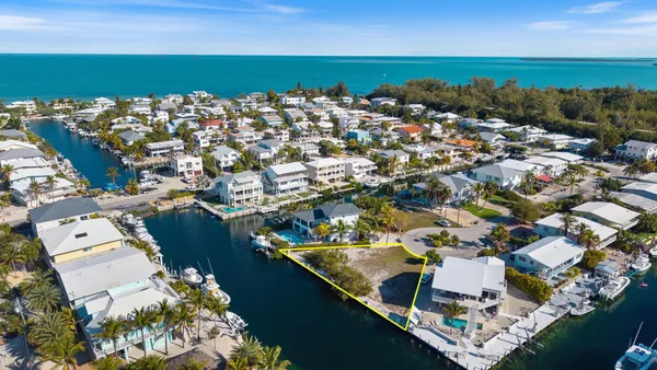$2,250,000 | 129 Porto Vista Court, Islamorada, FL 33036