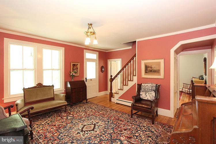 11530 Glen Road Potomac, MD 20854 - Photo 11 of 30 Living Room