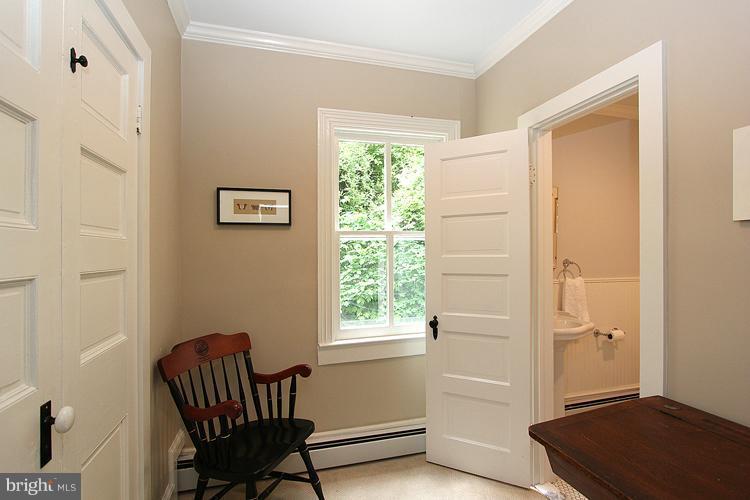11530 Glen Road Potomac, MD 20854 - Photo 3 of 30 Interior (General)