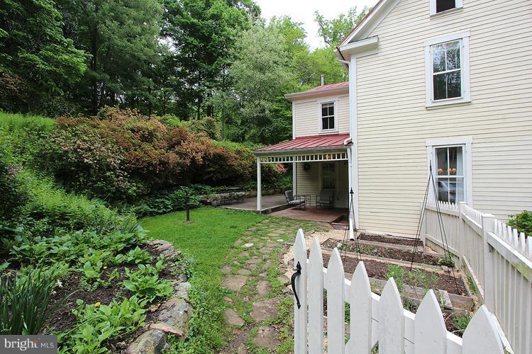 11530 Glen Road Potomac, MD 20854 - Photo 25 of 30 Exterior (Rear)