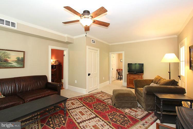 11530 Glen Road Potomac, MD 20854 - Photo 9 of 30 Family Room