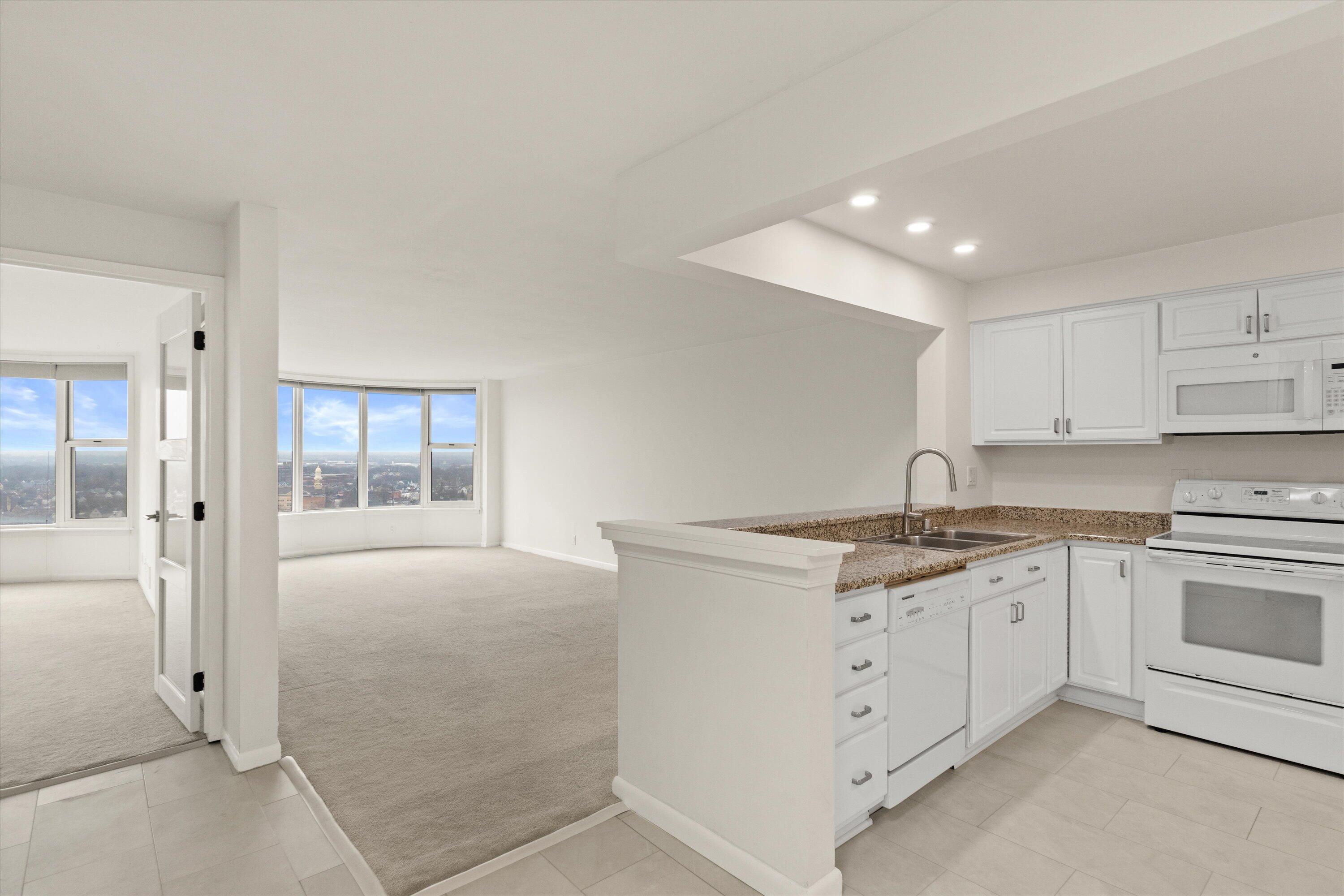 2525 South Shore Drive, Unit 18B Milwaukee, WI 53207 - Photo 13 of 25 Kitchen Breakfast Bar