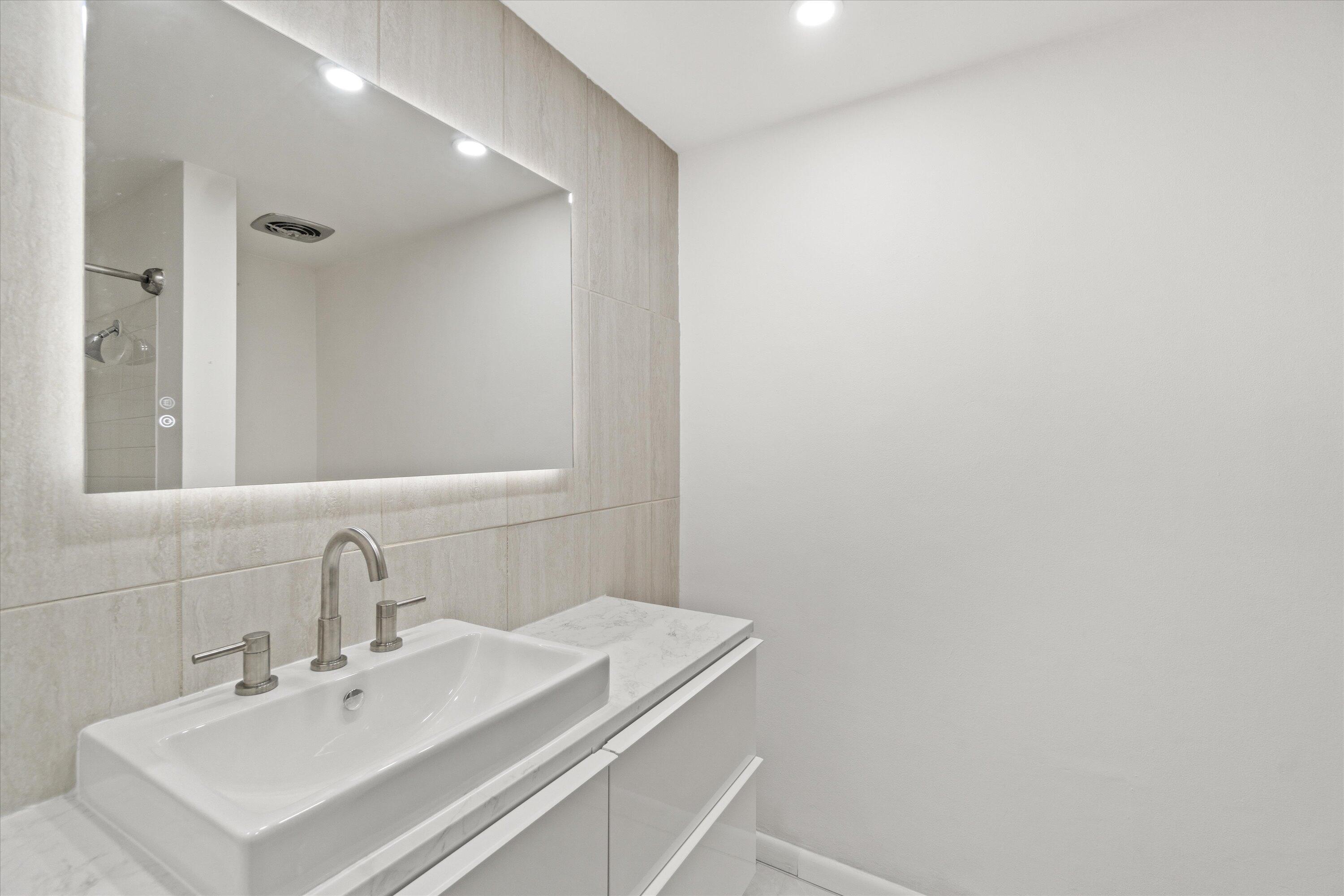 2525 South Shore Drive, Unit 18B Milwaukee, WI 53207 - Photo 18 of 25 Updated Bathroom