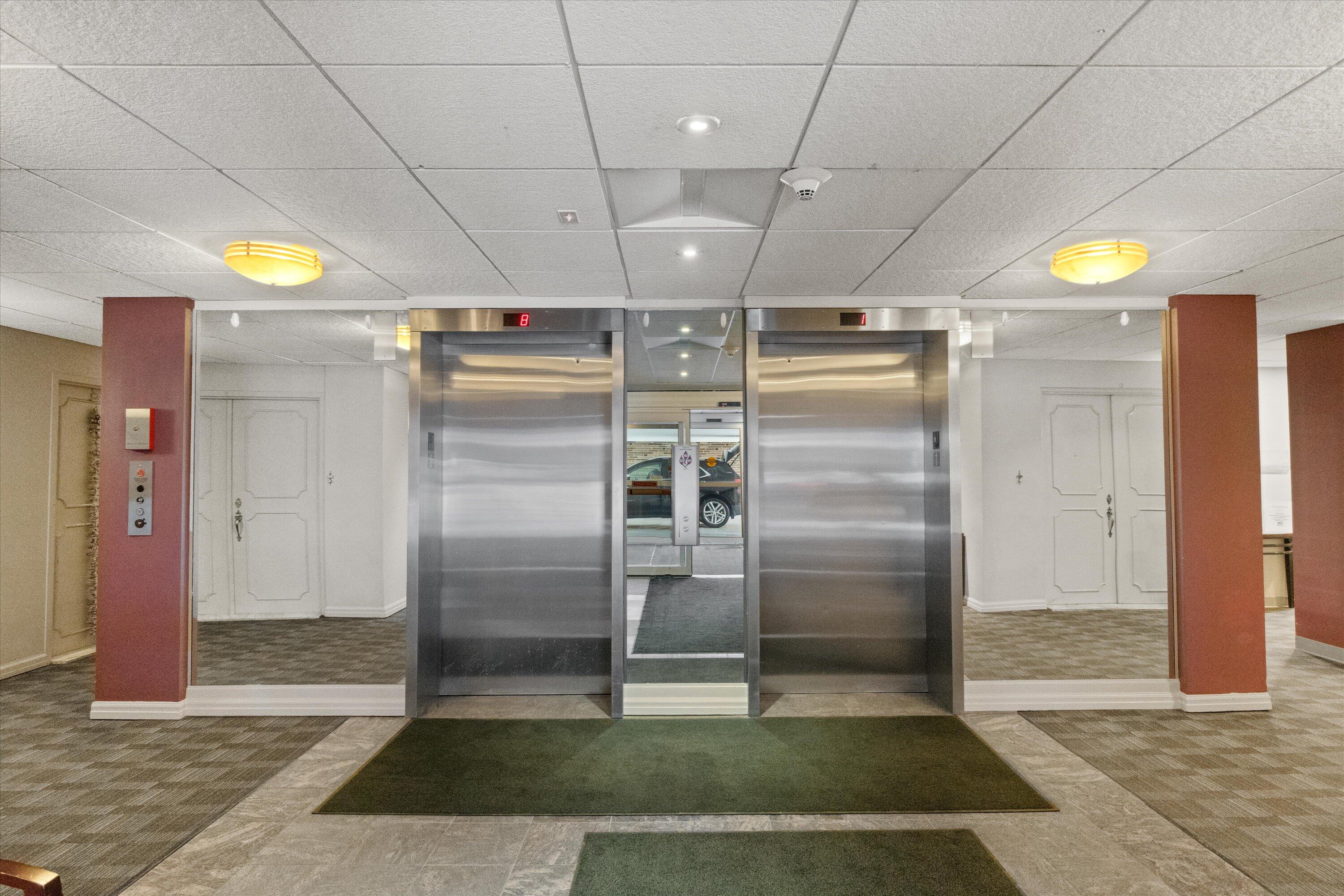 2525 South Shore Drive, Unit 18B Milwaukee, WI 53207 - Photo 5 of 25 Dual Updated Elevators