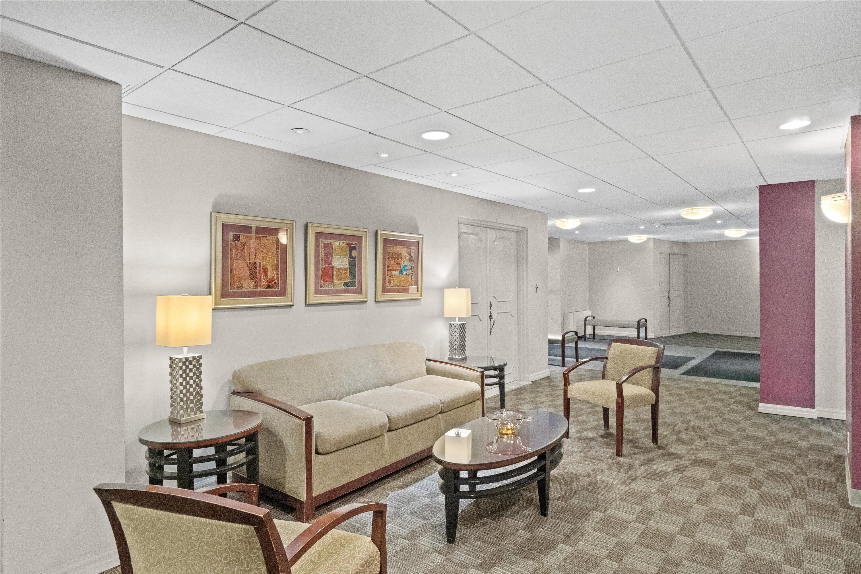 2525 South Shore Drive, Unit 18B Milwaukee, WI 53207 - Photo 6 of 25 Sitting Area