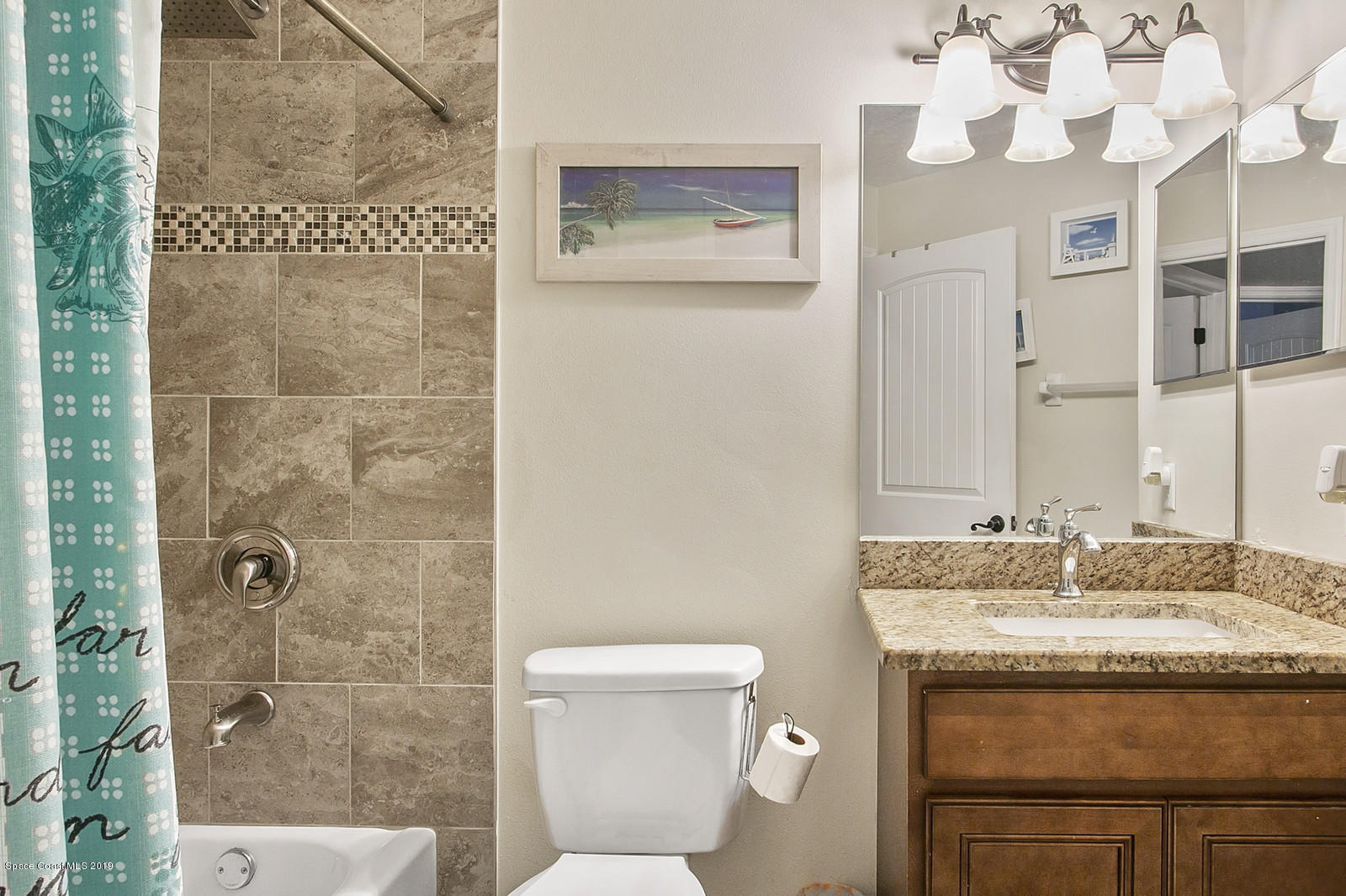 3435 Holly Springs Road Melbourne, FL 32934 - Photo 26 of 40 Guest Bath