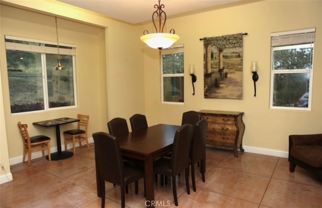 3200 San Fernando Road Atascadero, CA 93422 - Photo 17 of 45 a dining room with furniture and window