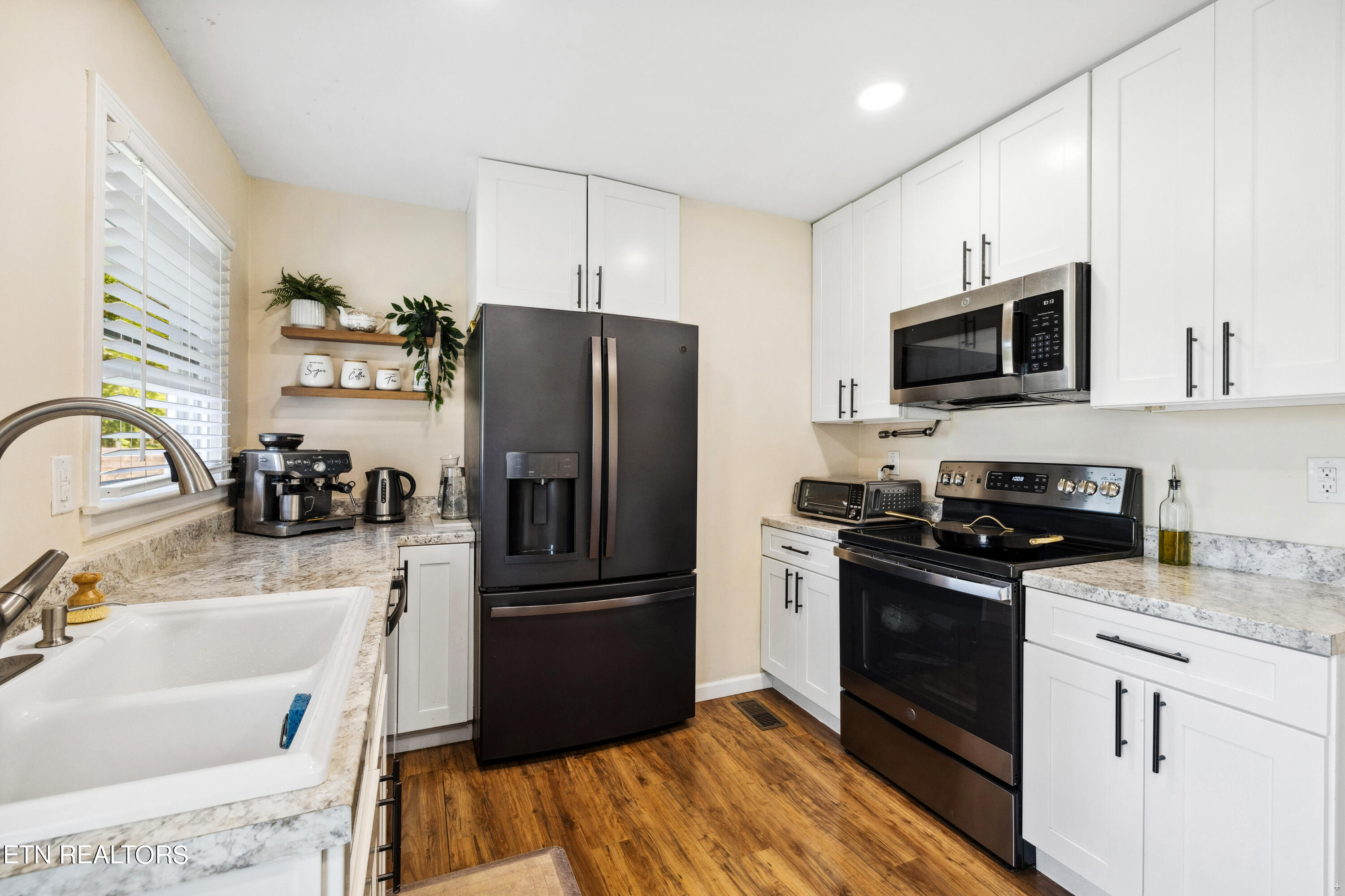 2113 Pleasant View Road Knoxville, TN 37914 - Photo 8 of 19 Kitchen