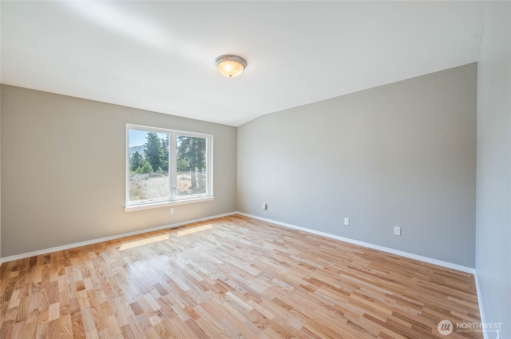 20000 South Lakeshore Road Chelan, WA 98816 - Photo 32 of 37 a view of an empty room with wooden floor and a window