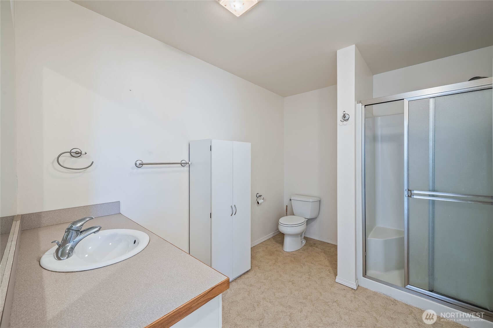20000 South Lakeshore Road Chelan, WA 98816 - Photo 34 of 37 a bathroom with a toilet sink and shower