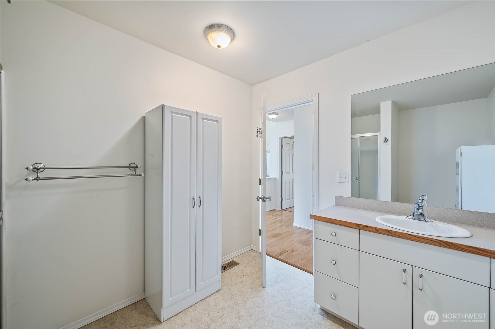 20000 South Lakeshore Road Chelan, WA 98816 - Photo 35 of 37 a spacious bathroom with a double vanity sink a large mirror and shower
