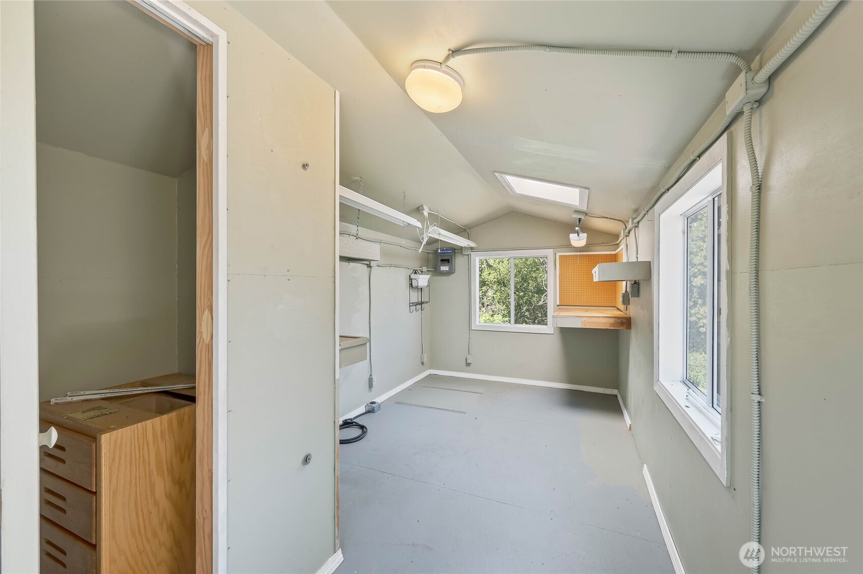 20000 South Lakeshore Road Chelan, WA 98816 - Photo 36 of 37 a view of a hallway with a kitchen