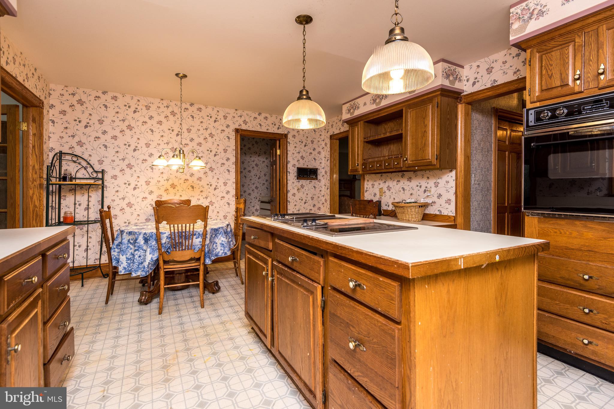 5 Church Street Beverly, NJ 08010 - Photo 18 of 33 Kitchen with eating area