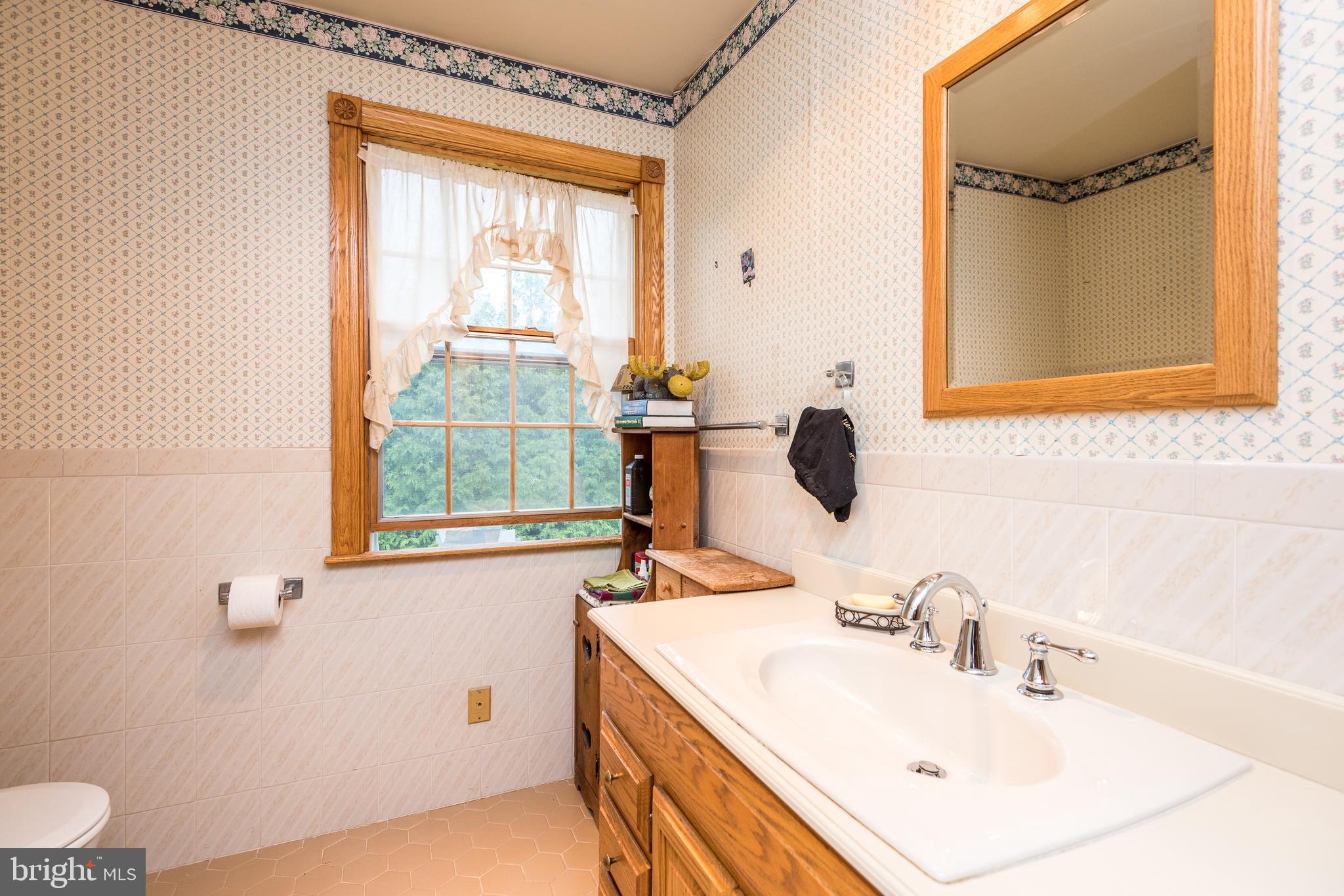 5 Church Street Beverly, NJ 08010 - Photo 31 of 33 Hall bath