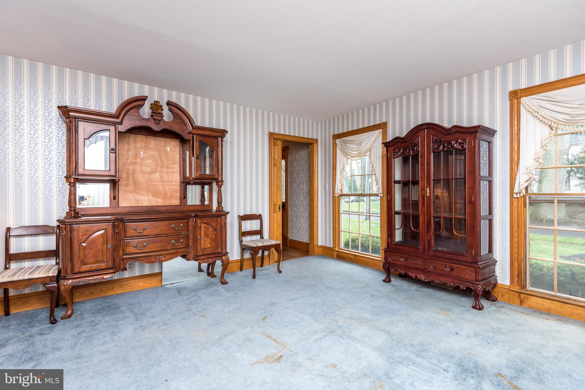 5 Church Street Beverly, NJ 08010 - Photo 9 of 33 Living room