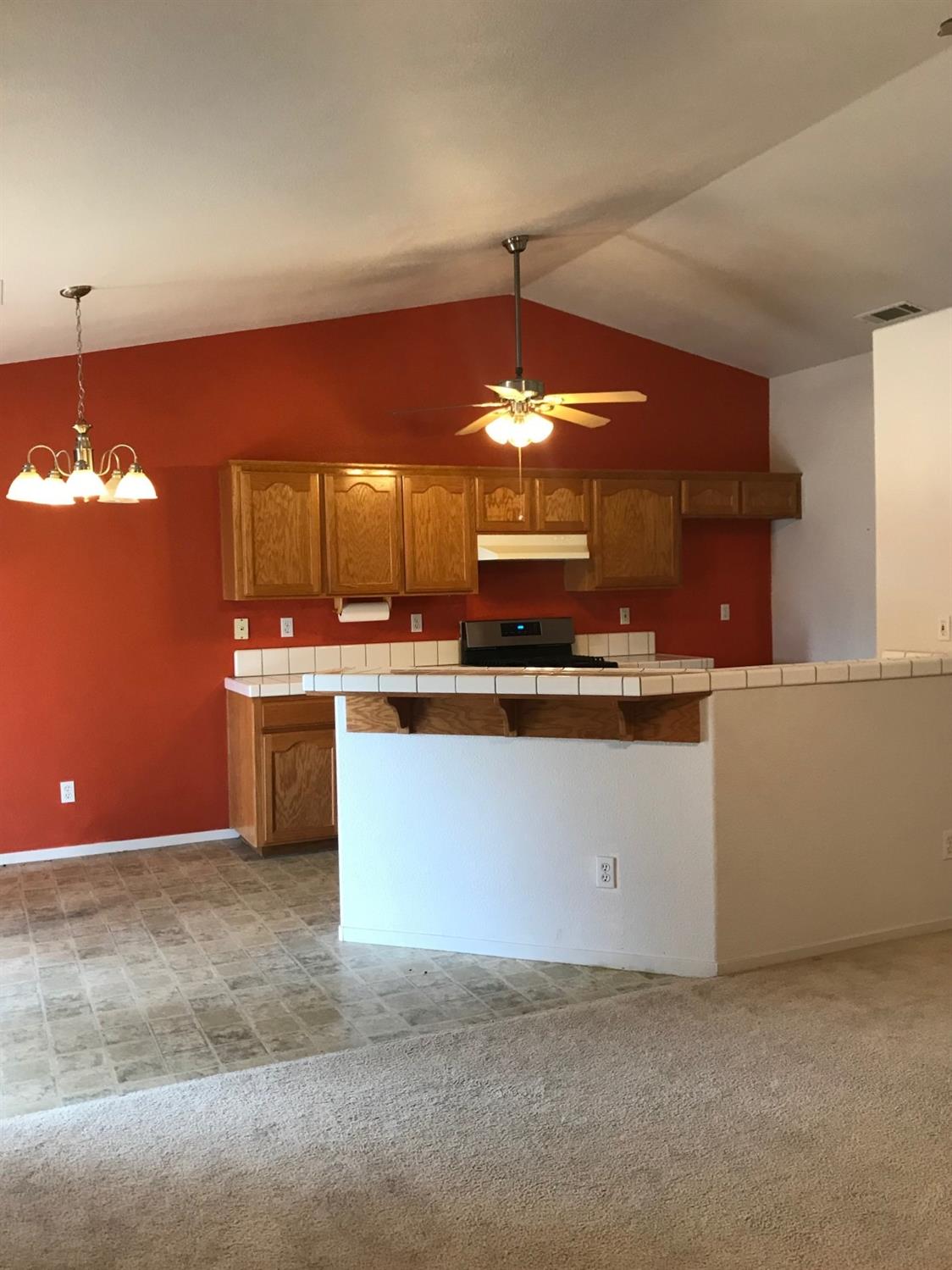 2261 Ranier Way Hanford, CA 93230 - Photo 3 of 12 Gallery Image 3