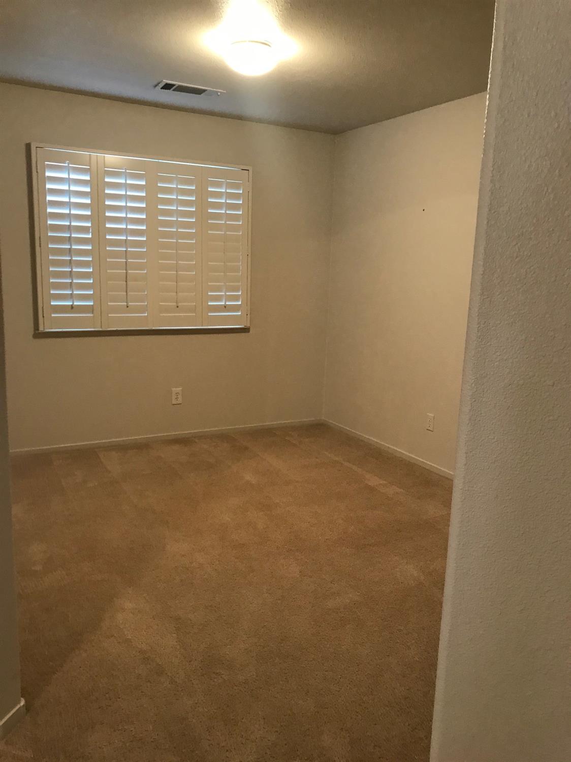 2261 Ranier Way Hanford, CA 93230 - Photo 7 of 12 Gallery Image 7