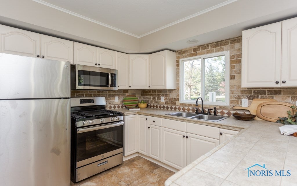 5446 Douglas Road Toledo, OH 43613 - Photo 9 of 36 Gallery Image 9