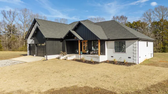 $584,000 | 850 Cordova Cove, Savannah, TN 38372